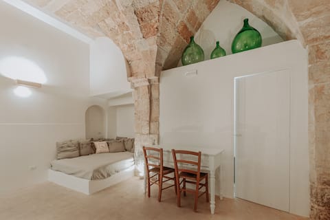 Top performing Airbnb: [LECCE CENTER ★★★★★] - Exclusive loft with JACUZZI in Lecce
