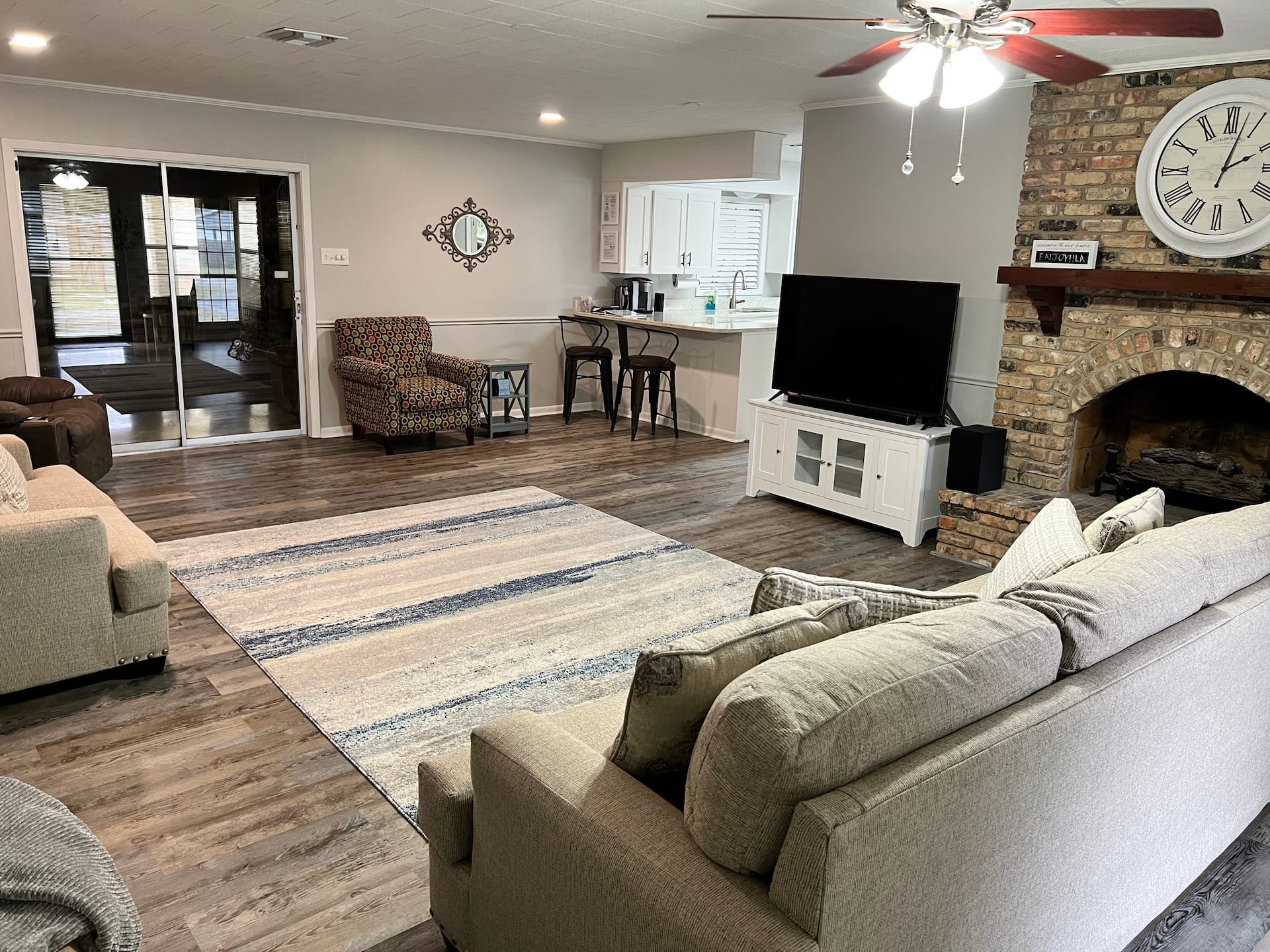 Cajun Properties- 3 bedroom 2.5 bath, bonus room