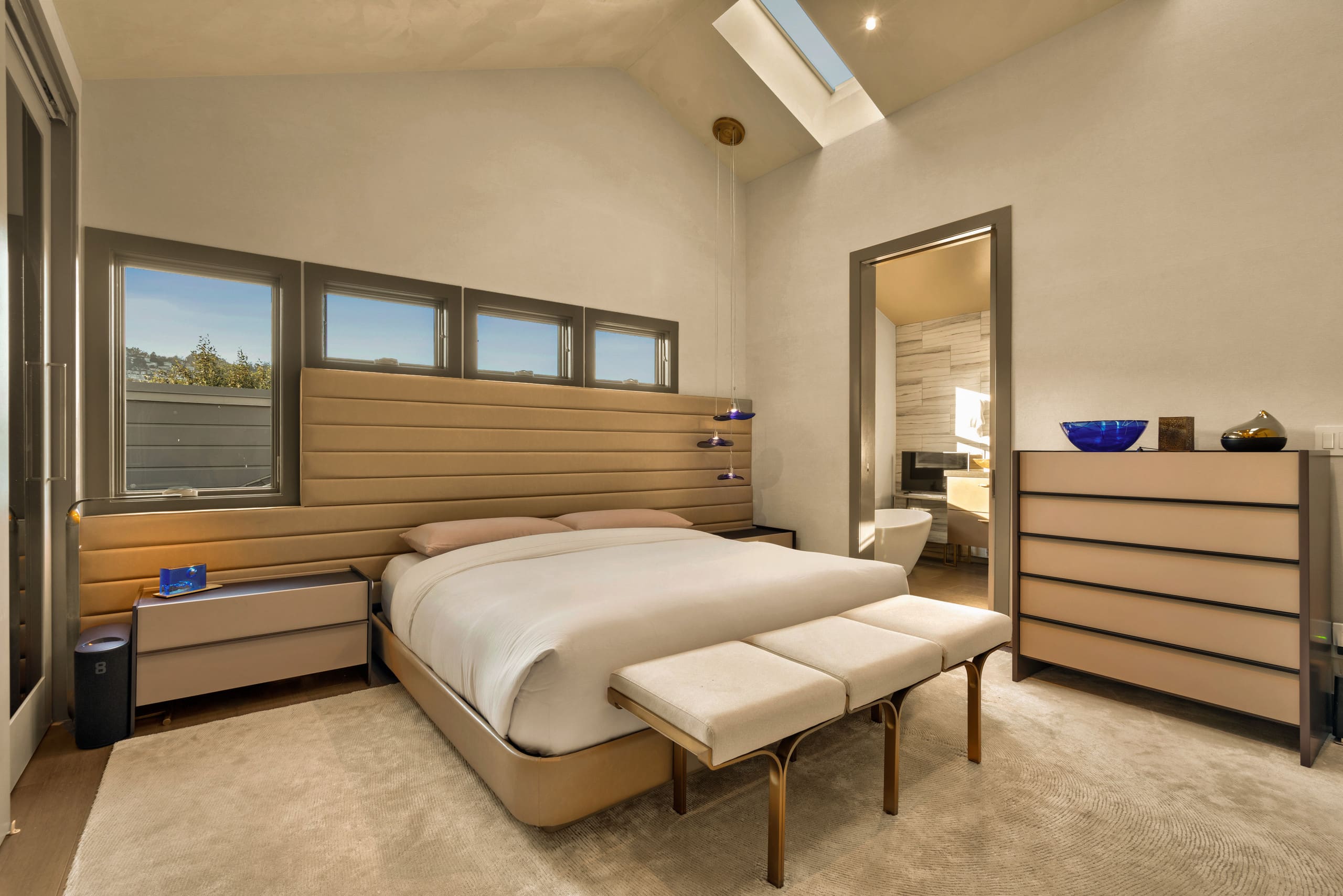 Home in San Francisco · ★5.0 · 3 bedrooms · 3 beds · 3.5 baths - Image 15
