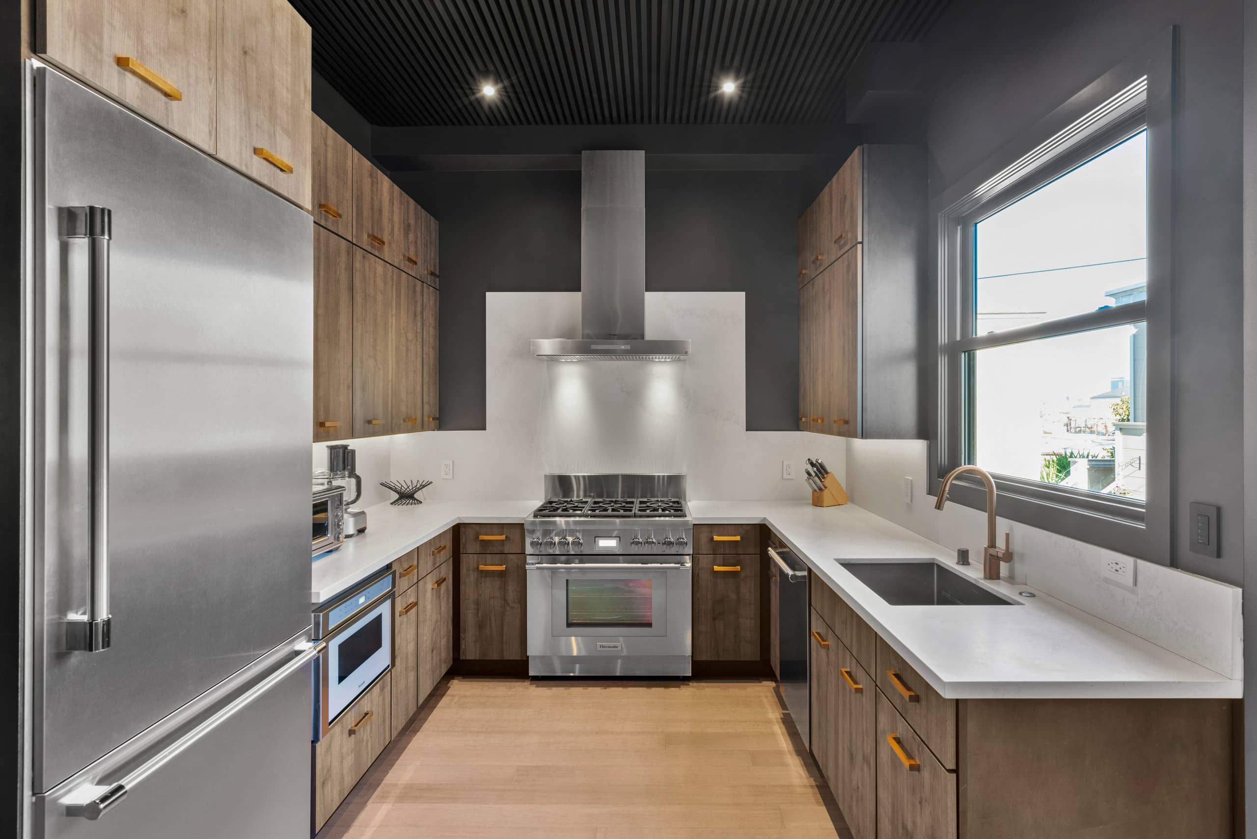 Home in San Francisco · ★5.0 · 3 bedrooms · 3 beds · 3.5 baths - Image 11