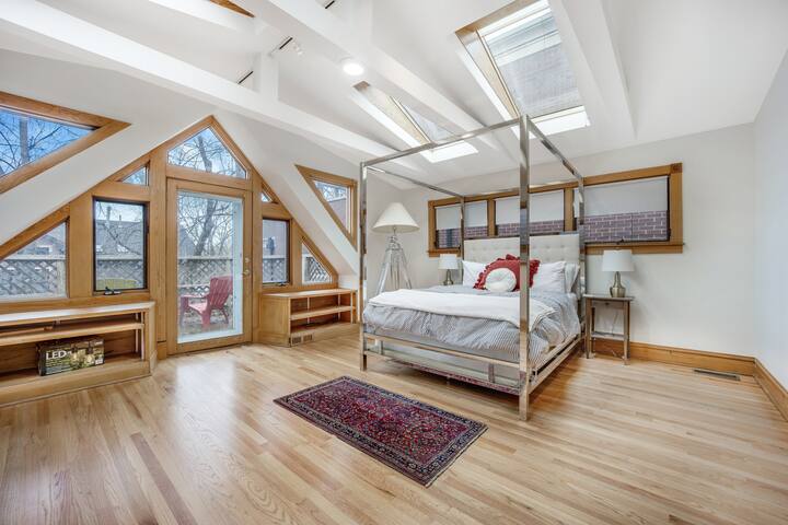 Lakeview/Wrigleyville 3 bedroom, 3 bath duplex up gallery image 4