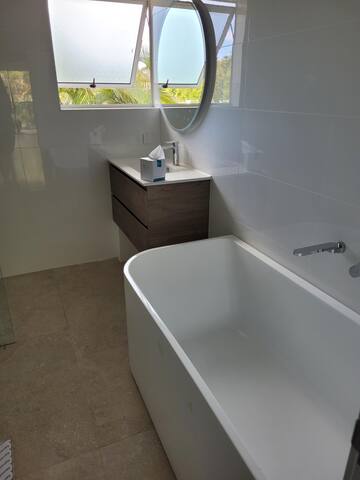 Top Floor Hideaway Apartment – 3 bedroom gallery image 2