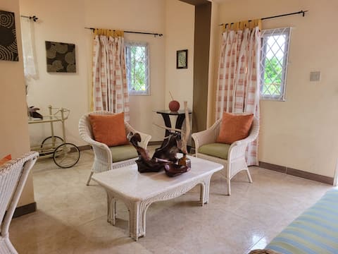 Sunbreeze Ocho Rios – Spacious King-Bed Apartment
