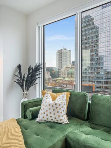 Sleek 2BR + Study in the Entertainment District gallery image 5