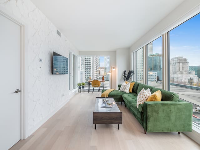 Sleek 2BR + Study in the Entertainment District gallery image 2