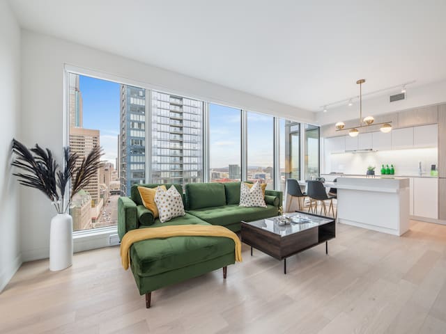 Sleek 2BR + Study in the Entertainment District