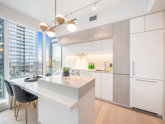 Sleek 2BR + Study in the Entertainment District gallery image 4