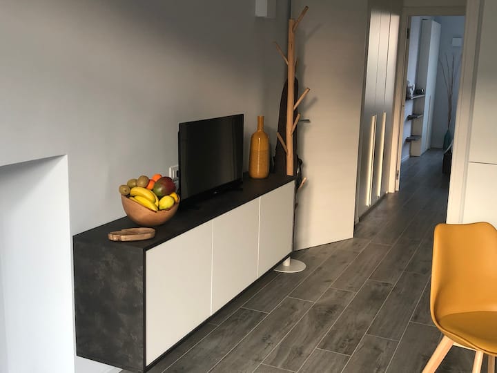 Exquisite "Ballatoio" Apartment In Prime Location - Turin