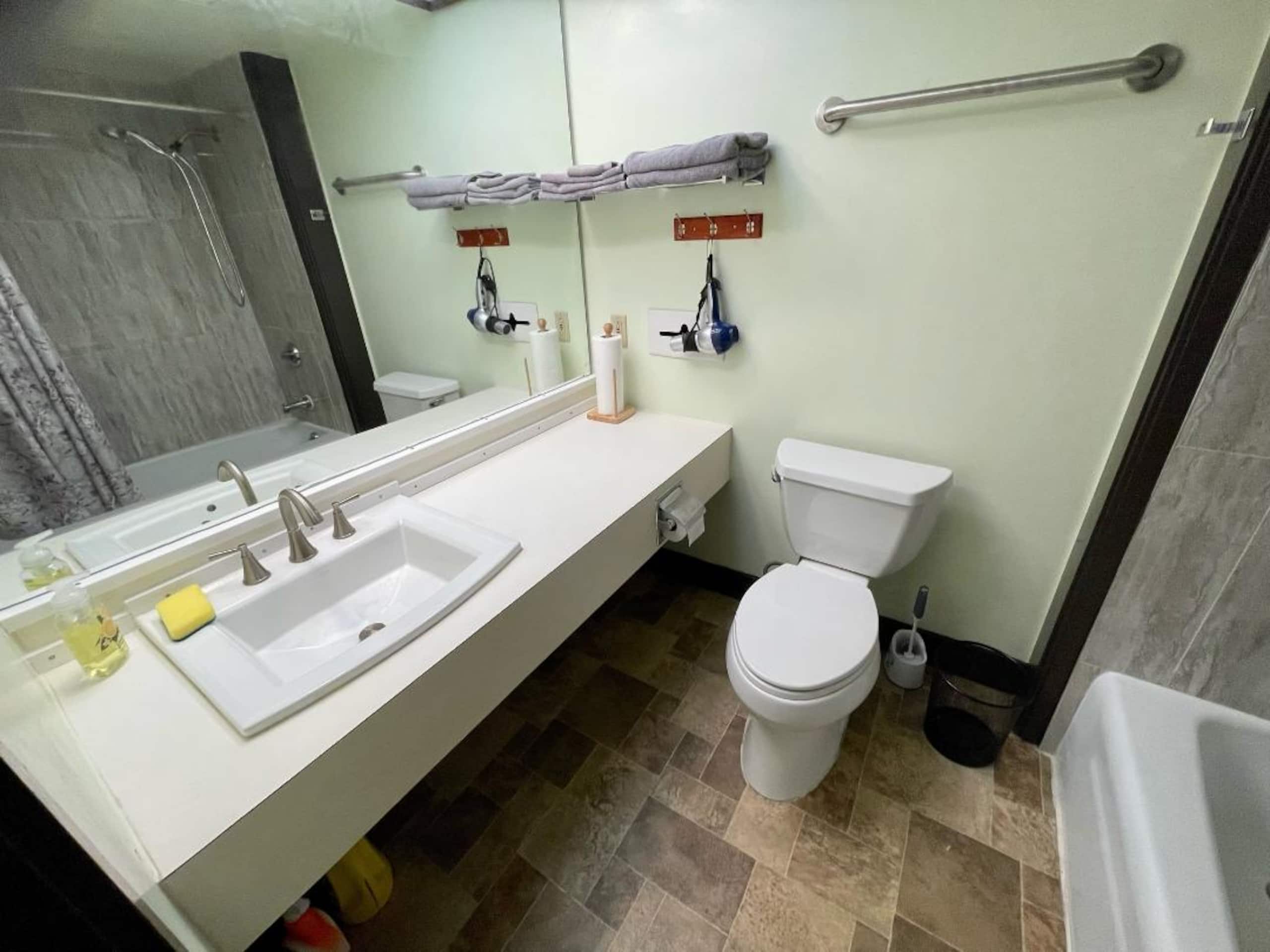 Condo in Hilo · ★4.56 · 1 bedroom · 1 bed · 1 shared bath - Image 8