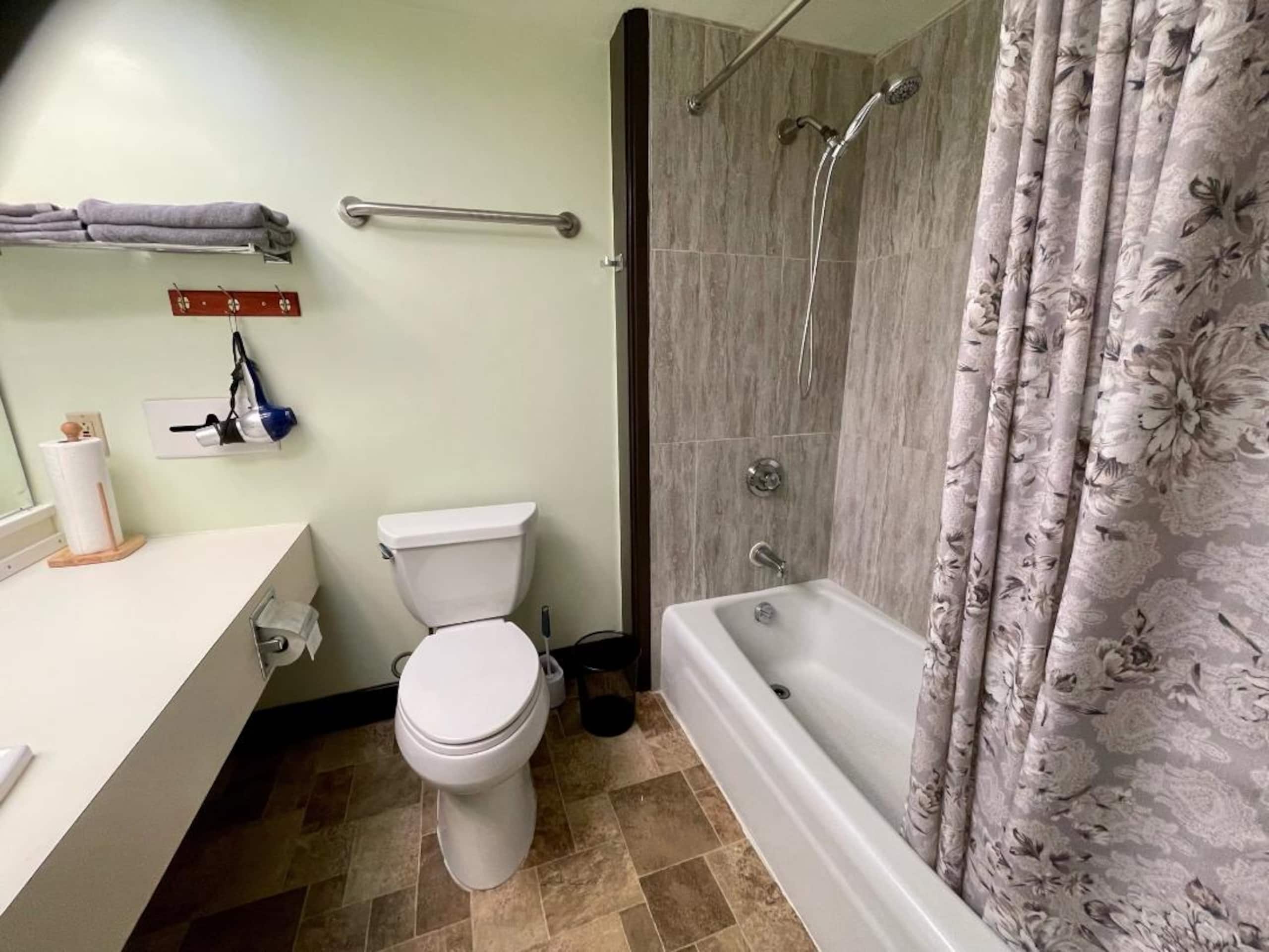 Condo in Hilo · ★4.56 · 1 bedroom · 1 bed · 1 shared bath - Image 9