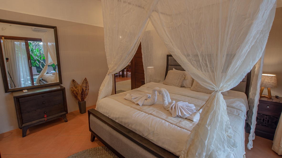 1st bedroom with pool view