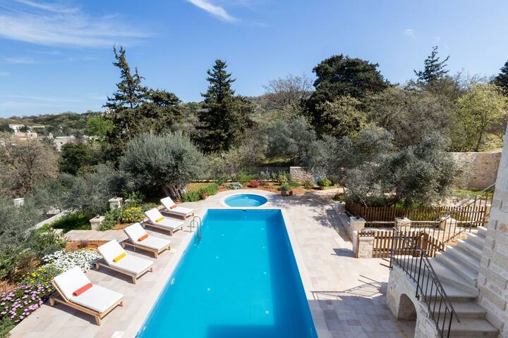 Villa Melpomeni- Surrounded by nature gallery image 3