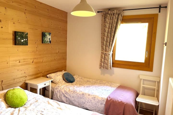 Მესამე საძინებელი - ორადგილიანი ერთადგილიანი საწოლებით 