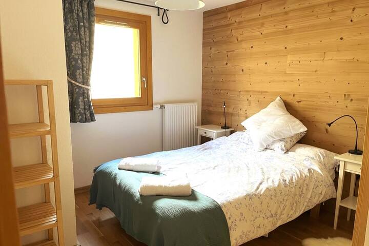 Მეორე საძინებელი - ორადგილიანი საწოლით 