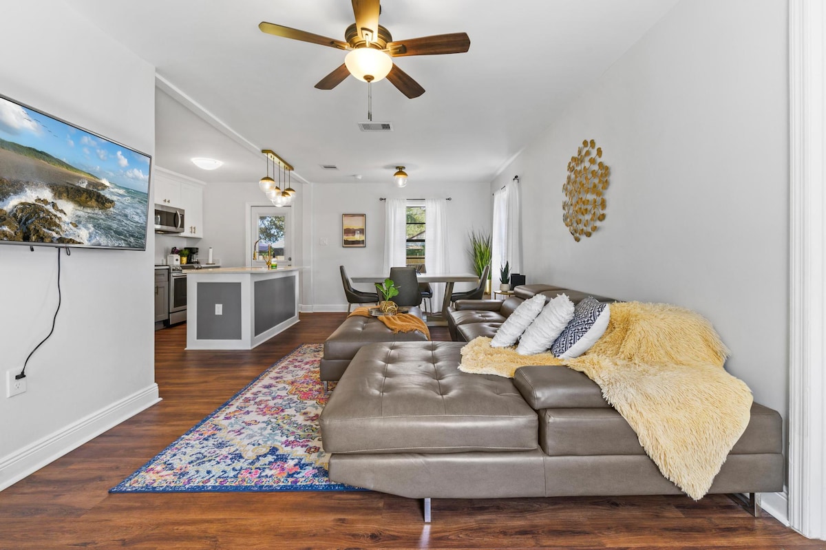 Top Airbnb: Cozy Home Near Stadium and Arena w/ fenced yard in Wellswood
