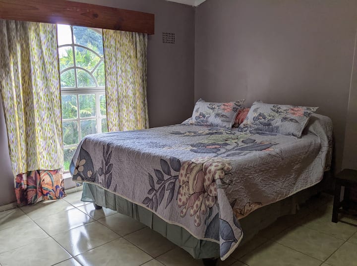 เตียงขนาดควีนไซส์ที่น่ารักและกว้างขวาง