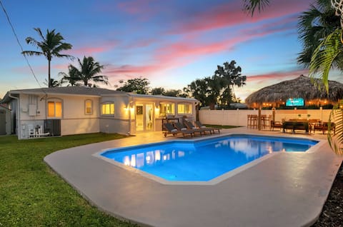 Stylish & Modern 4BR W/Tiki + Heated Pool, BBQ!