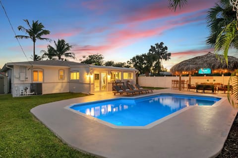 Stylish & Renovated 4BR W/Tiki + Heated Pool