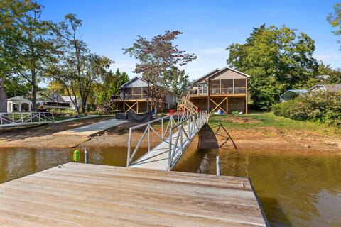 2 Stunning Lakefront Homes: Docks/Fire Pits/Kayaks