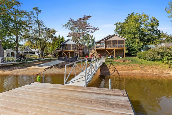 2 Stunning Lakefront Homes: Docks/Fire Pits/Kayaks