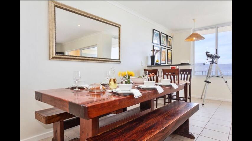 3 BR Simons Town. Panoramic views! With inverter. gallery image 4