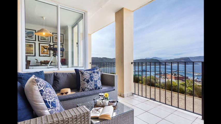 3 BR Simons Town. Panoramic views! With inverter.
