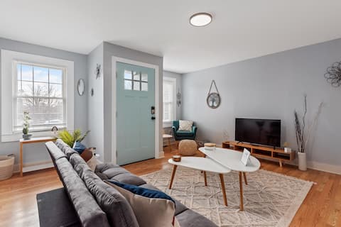BOHO BUNGALOW - STEPS FROM HISTORIC DOWNTOWN APEX