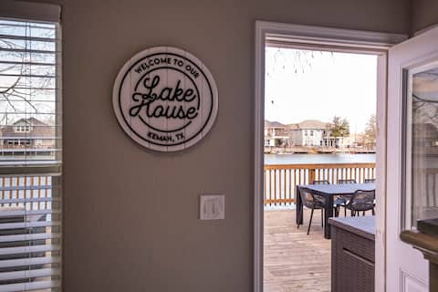 Serene Lake House! 2.4 miles to Kemah Boardwalk