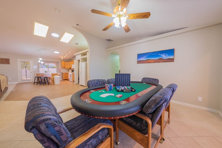 1 Story 5 Bedroom, RV, Heated Spa, Strip View