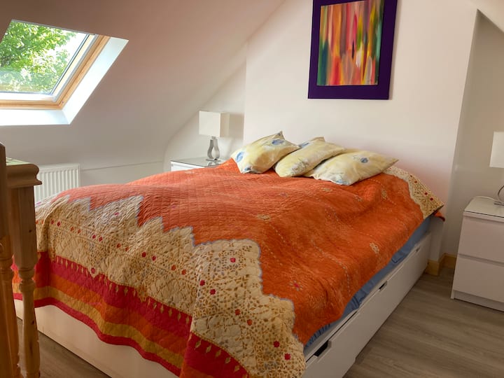 Სახურავის საძინებელი
საწოლი 160 × 200 მ