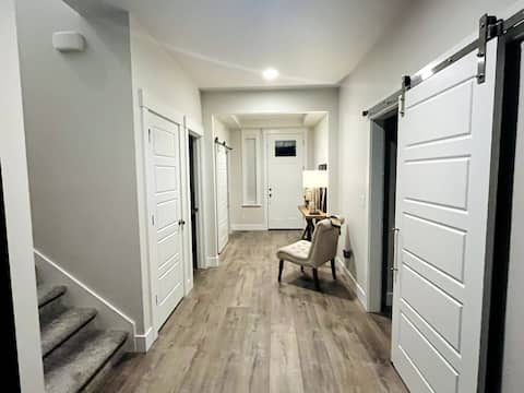 Peaceful Retreat - 2 King Beds, 20 Min to Downtown