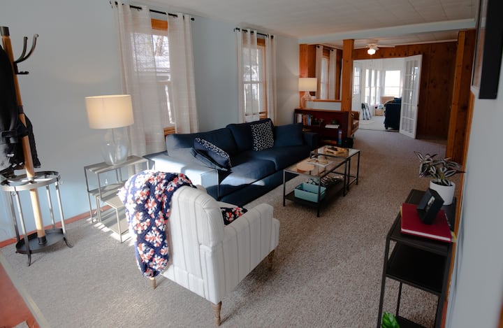 The Roost: Cozy Lakefront Vacation Getaway - Oneonta, NY