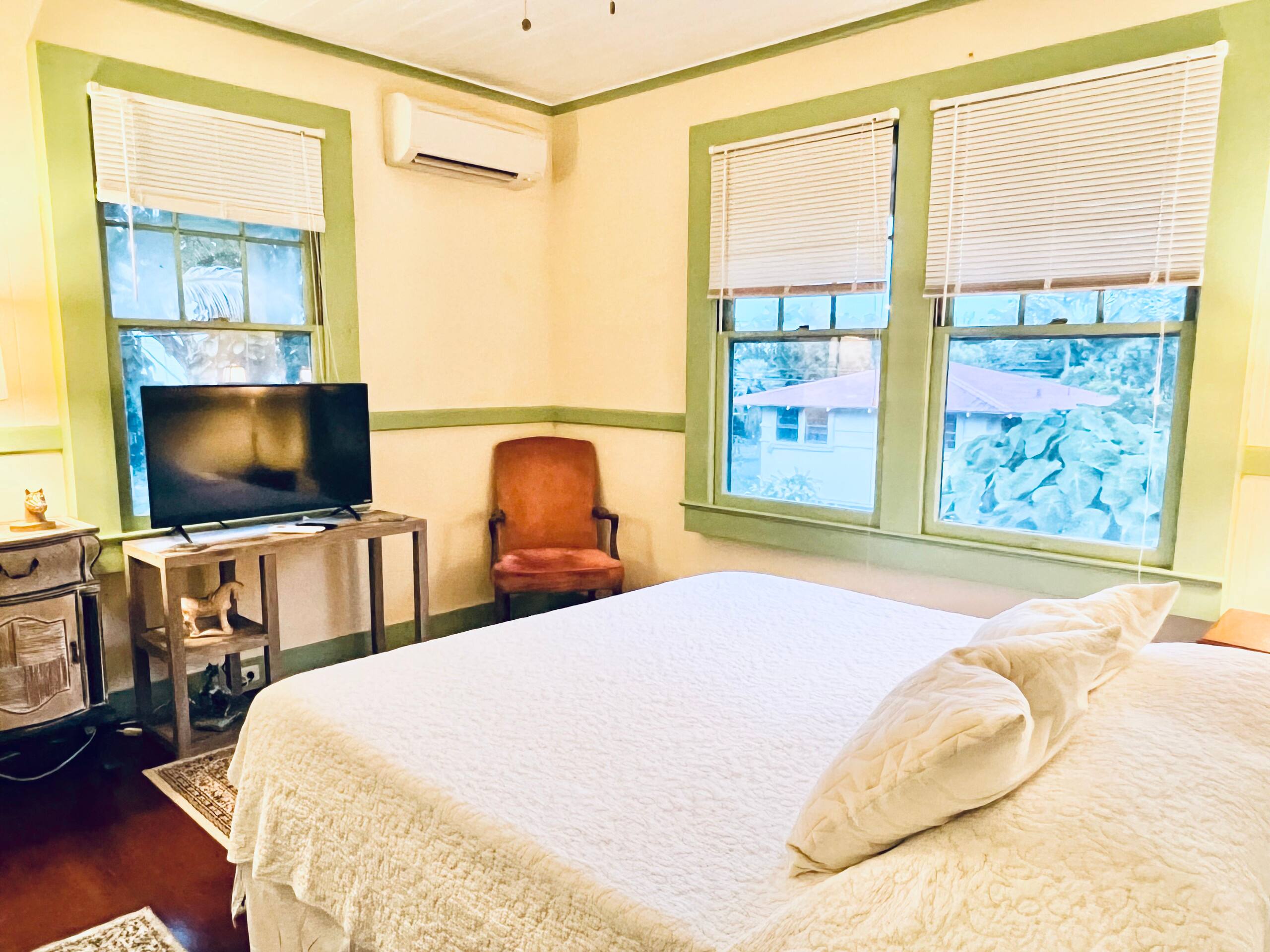 Private 2 Bedroom Suite in Historic Mansion w/ AC - Photo 3