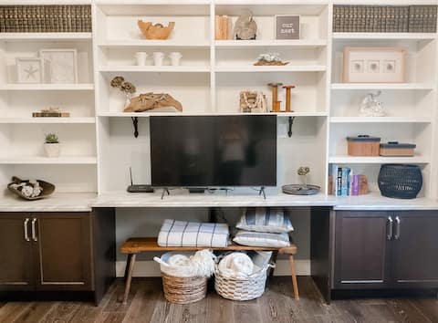 Popular Airbnb listing: Deluxe Seaside Suite Walk to Beach in Nanaimo E