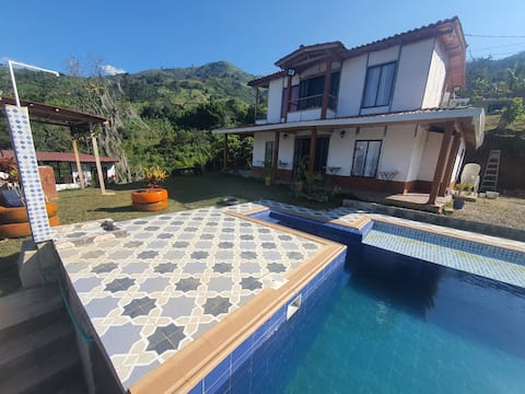 Country house in Barbosa Antioquia with a pool