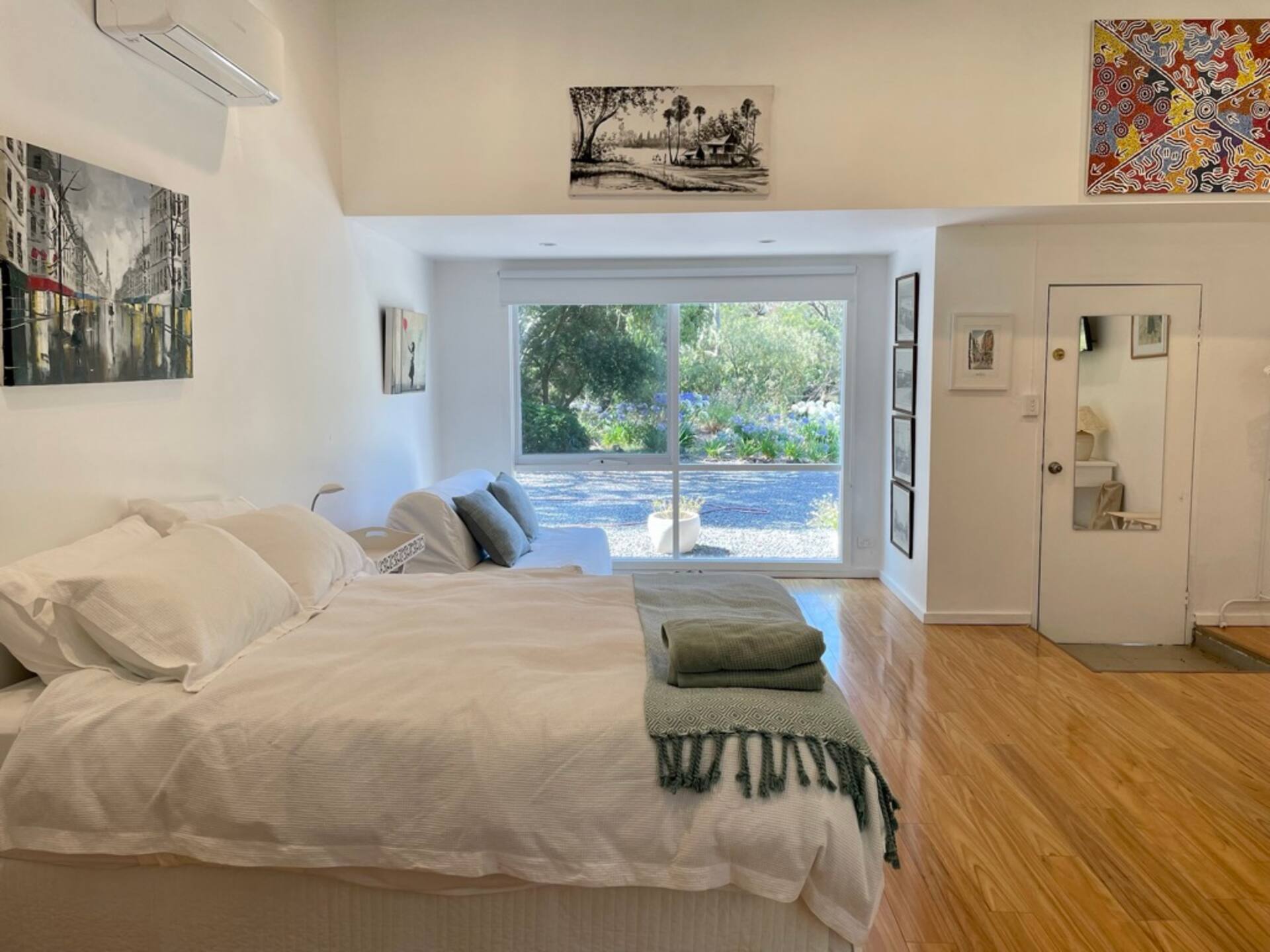 Gorgeous 1 bedroom guest house in Somers