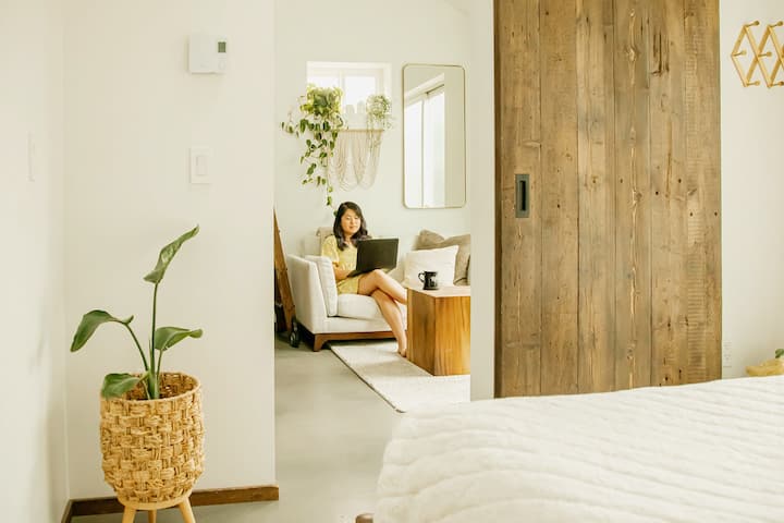 Intentional Design Tiny Haus - Private & Peaceful - Seattle, WA
