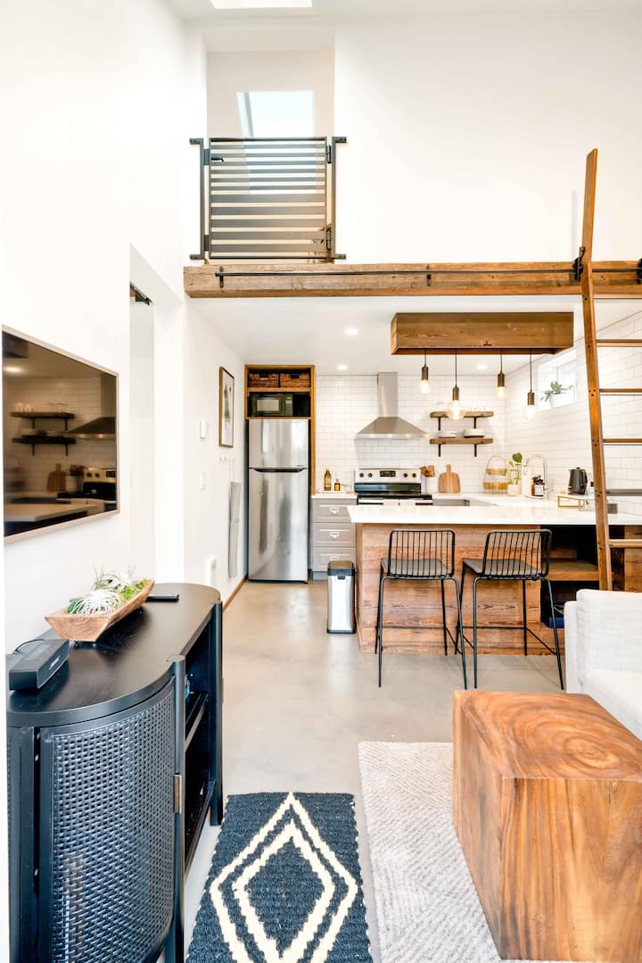 *Belvidere Haus* Unique Tiny House in West Seattle Tiny houses for