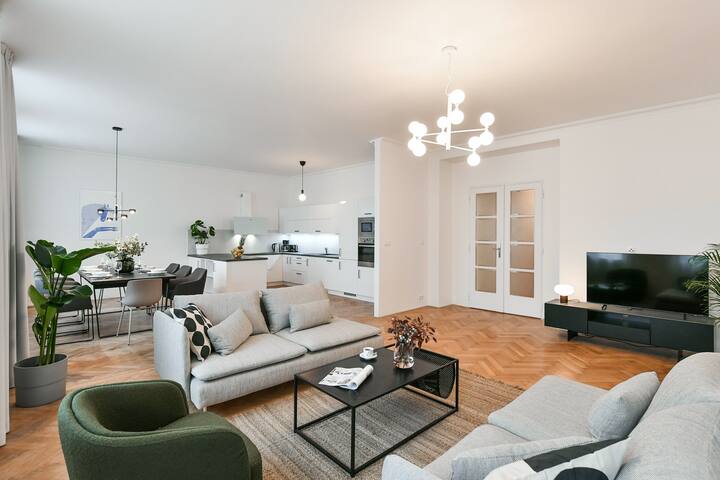 Charming Stylish 3BR Apartment by Stepan No. 16 gallery image 2