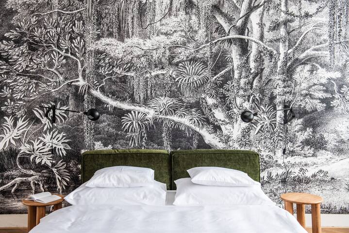 Charming Stylish 3BR Apartment by Stepan No. 16 gallery image 4