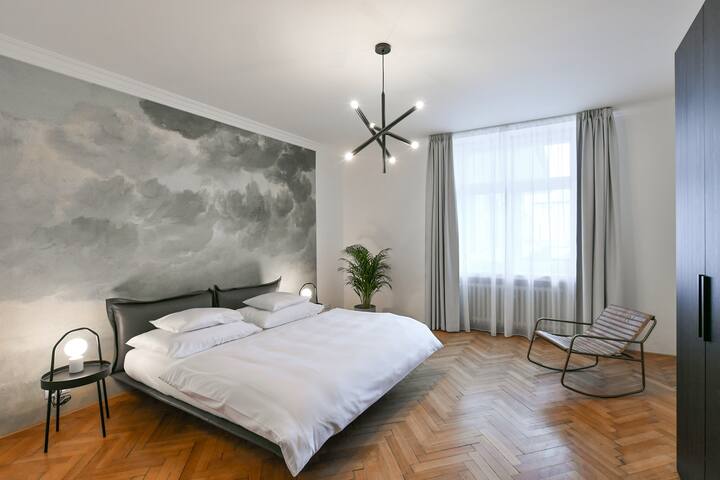 Charming Stylish 3BR Apartment by Stepan No. 16 gallery image 3