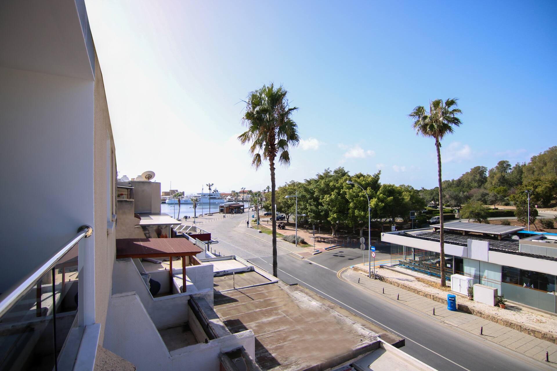Phaedrus Living - Seaside Executive Flat Harbour 101 — photo 2