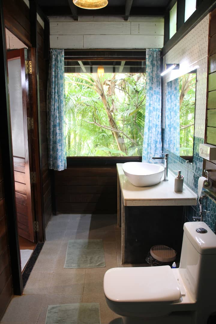 Full bathroom image 5