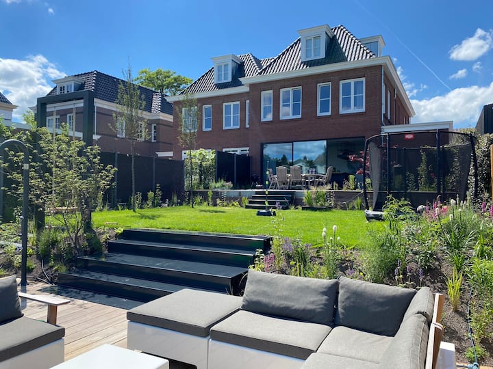 Spacious stylish house on the Vecht!