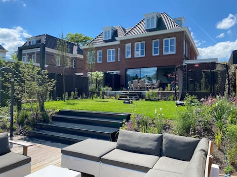 Spacious stylish house on the Vecht!