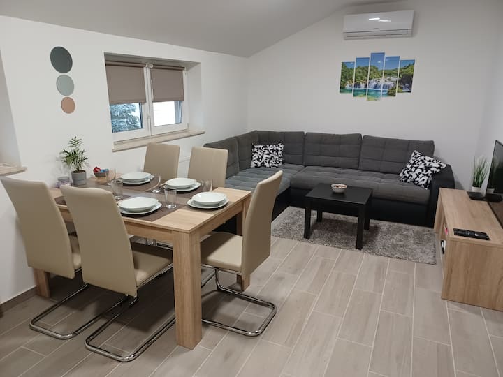 Apartment For 3-5 Persons, Quiet Location, Parking - Zagreb