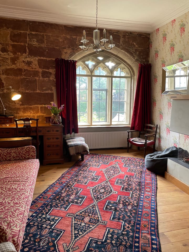 Historic Riverside Townhouse - Shrewsbury