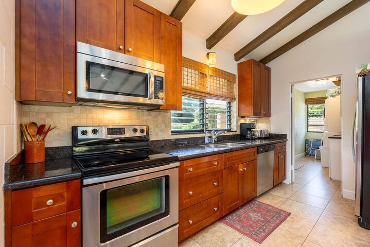 Kihei Bungalow w/tennis court steps from beach gallery image 5