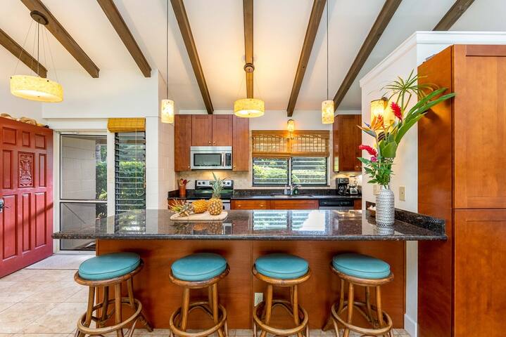 Kihei Bungalow w/tennis court steps from beach gallery image 4