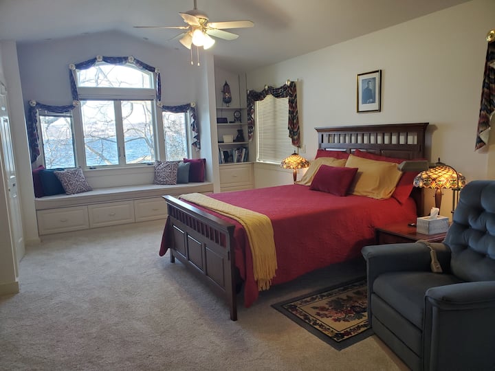 La camera da letto principale è un sogno.